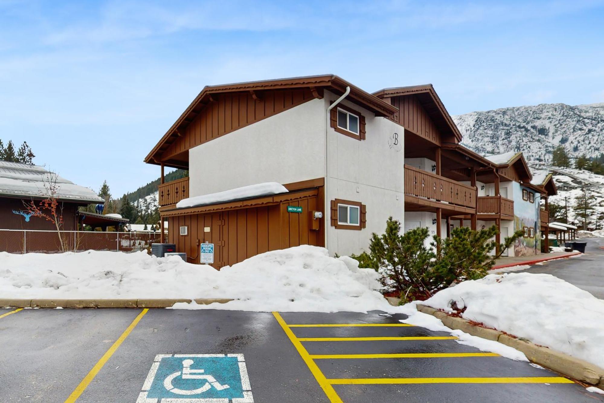 Icicle Village Resort 402: Juniper Studio Leavenworth Exterior photo